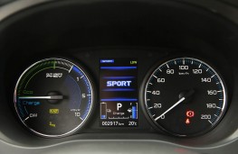 Mitsubishi Outlander PHEV, dash detail